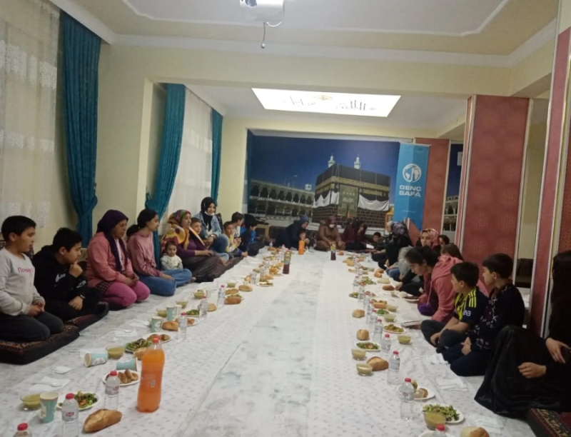 Ak Partili Kadınlar, Kardeşlik İftarında Yetim Ve Öksüzlerle Buluştu