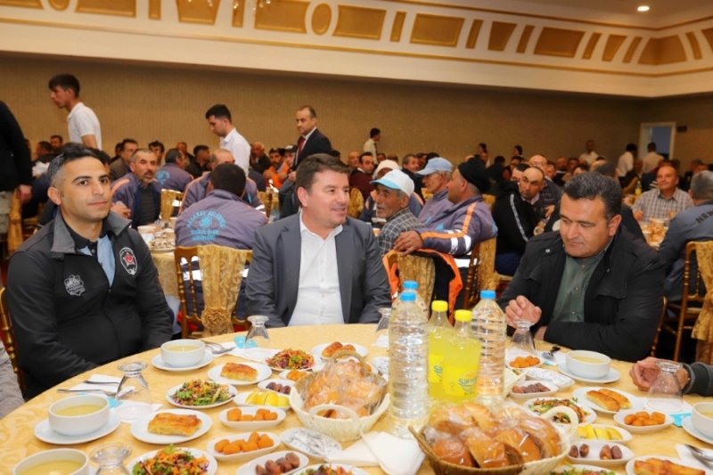 Belediye Başkanı Dinçer, Belediye Personelleriyle İftar Sofrasında Buluştu
