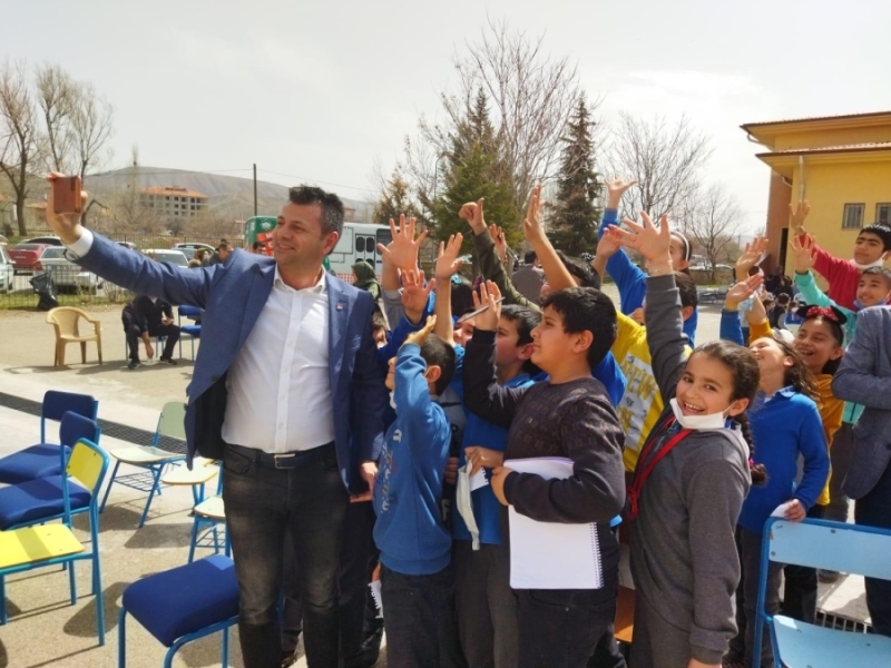 23 Nisan’da Ertürk çocuklara seslendi “İnanın Çocuklar Güzel Günler Göreceğiz”