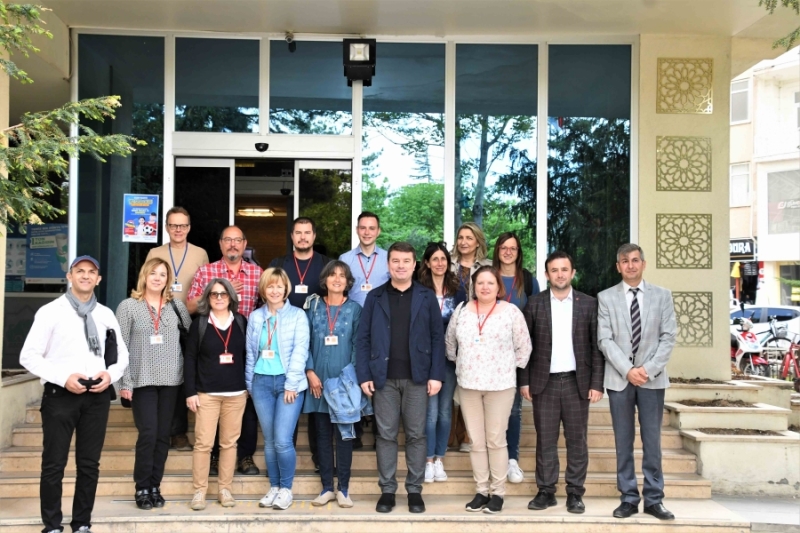 BAŞKAN DİNÇER ERASMUS PLUS PROJESİ İLE AKSARAY’A GELEN ÖĞRETMENLERE AKSARAY’I TANITTI   