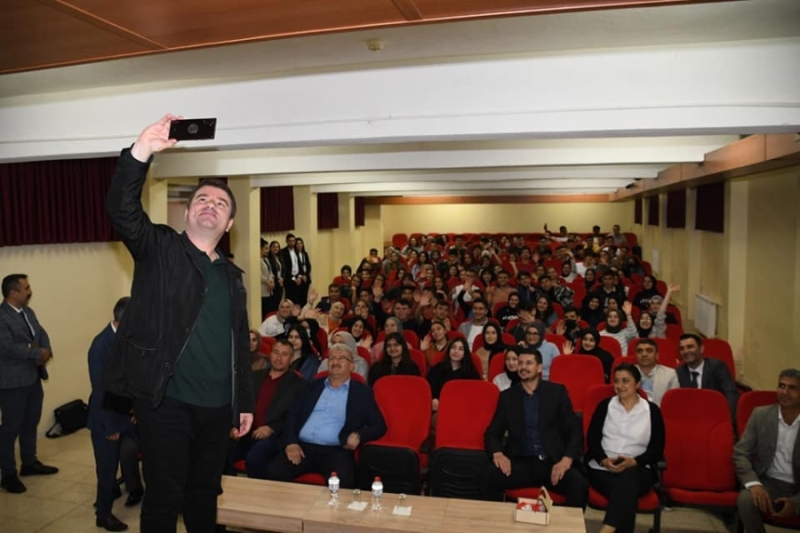GENÇLİK BULUŞMALARI PROGRAMINA YUNUS EMRE ANADOLU LİSESİNDE DEVAM EDİLDİ