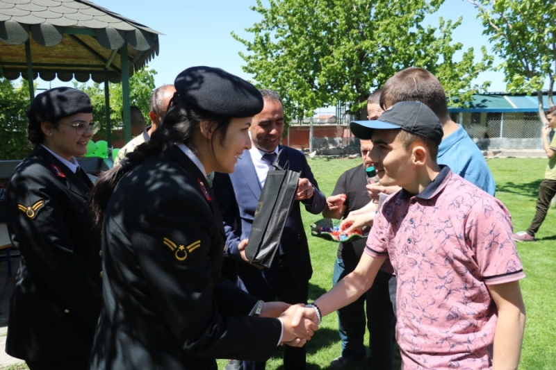 Aksaray Jandarması  özel vatandaşları ziyaret ederek unutulmaz bir gün yaşattı.