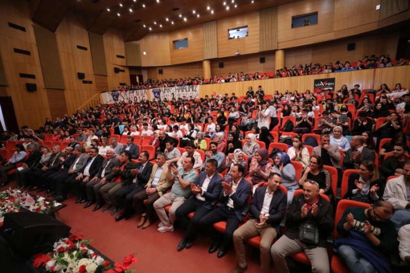Bu yarışma başka; Gençler ‘Münazara’ ederek yarışıyor