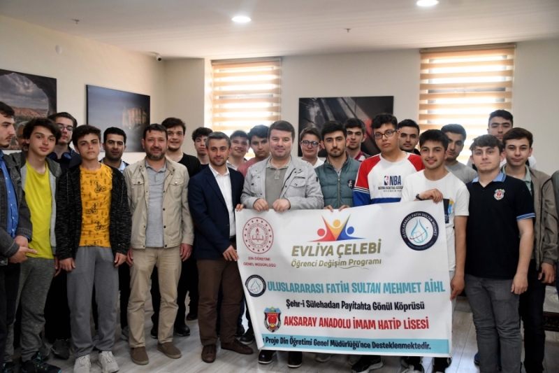 Başkan Dinçer, Misafir Öğrencileri Bilim Merkezi’nde Ağırladı