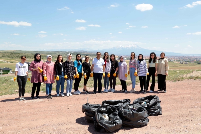 ÖĞRETMEN ADAYLARINDAN ÖRNEK DAVRANIŞ…