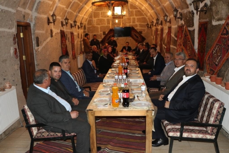AK PARTİ HEYETİ İSTİŞARE TOPLANTISINDA BİR ARAYA GELDİ