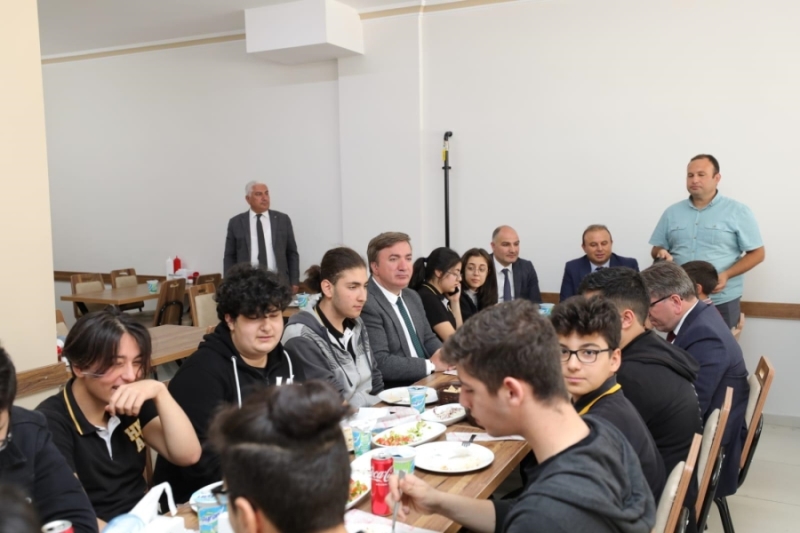 Aksaray Valisi Hamza Aydoğdu öğrencilere sürpriz yaptı