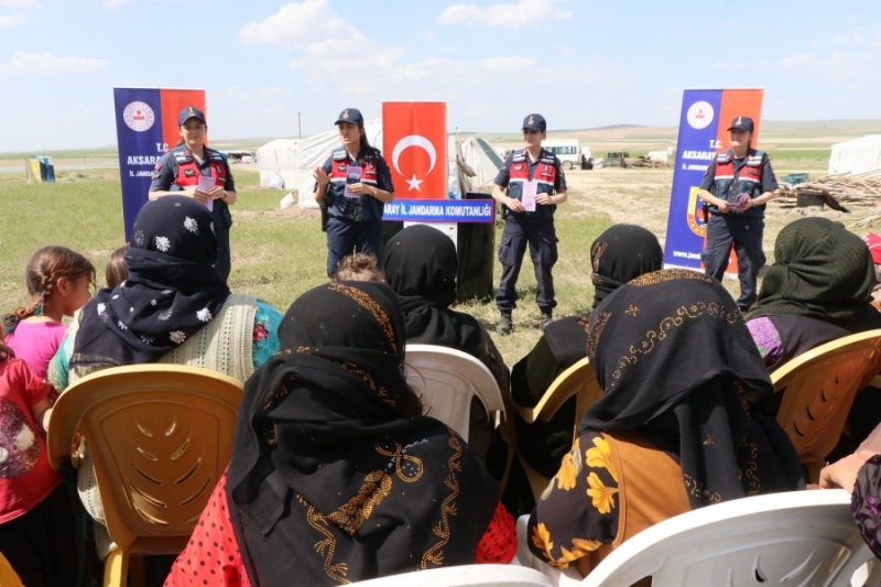 Aksaray jandarması çadır işçilerine eğitim verdi