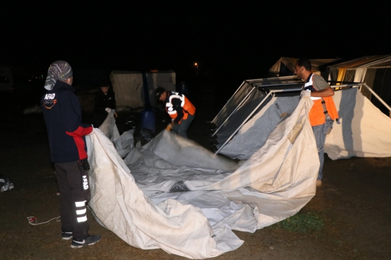 Aksaray da mevsimlik işçilerin kaldığı çadırları sel suyu bastı