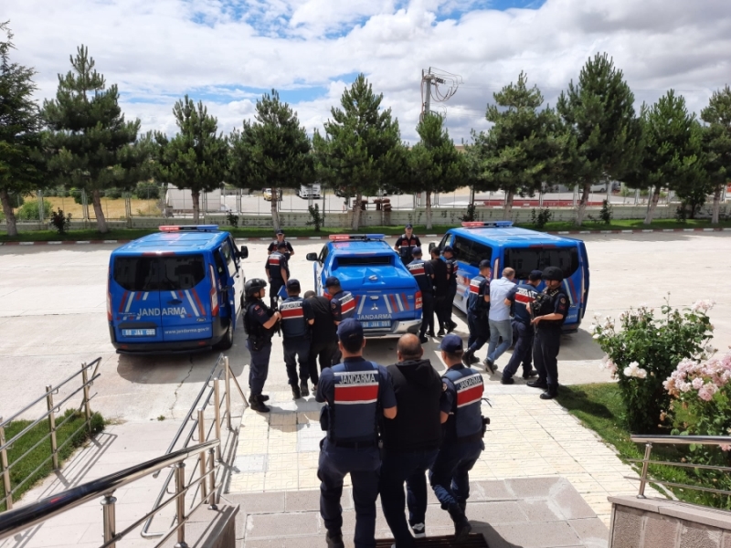 Hakkında 37 Yıl 7 ay hapis cezası bulunan hırsız suç ortaklarıyla birlikte yakalandı