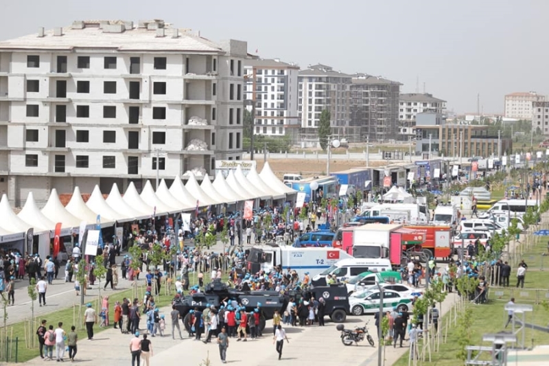 102 Firma ve kurumun tanıtım yaptığı Aksaray Bilim festivalinde ülkemizin gurur olan Milli Savunma ürünleri vatandaşların ilgi odağı