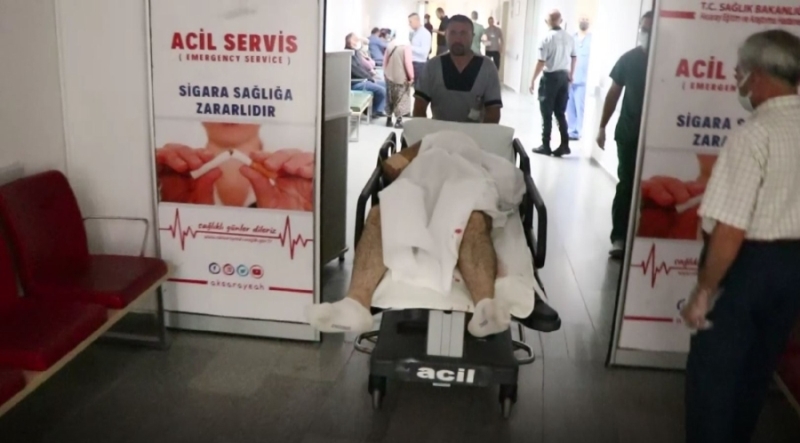 Aralarında husumet bulunan 3 kişi kavga etti 1 kişi 2 kişiyi vurdu