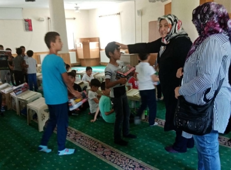 Ak Parti Kadın Kolları Çocukları Sevindirdi