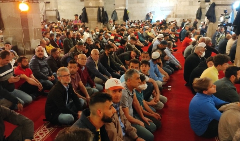 Kurban Bayramı Namazı İçin Vatandaşlar Camileri Doldurdu