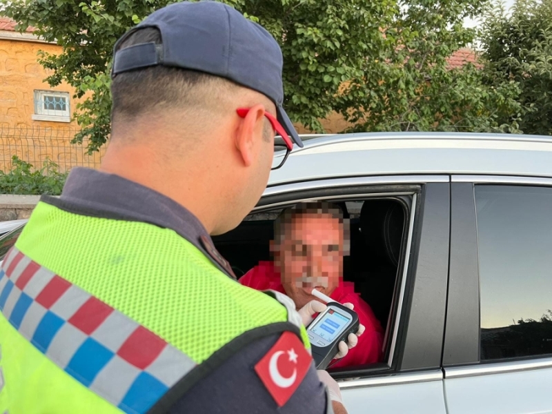 Aksaray jandarması sürücülere alkol testi yapt