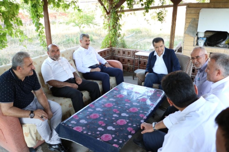 AK PARTİ’NİN “YÜZ YÜZE 100 GÜN” PROGRAMI TÜM HIZIYLA DEVAM EDİYOR