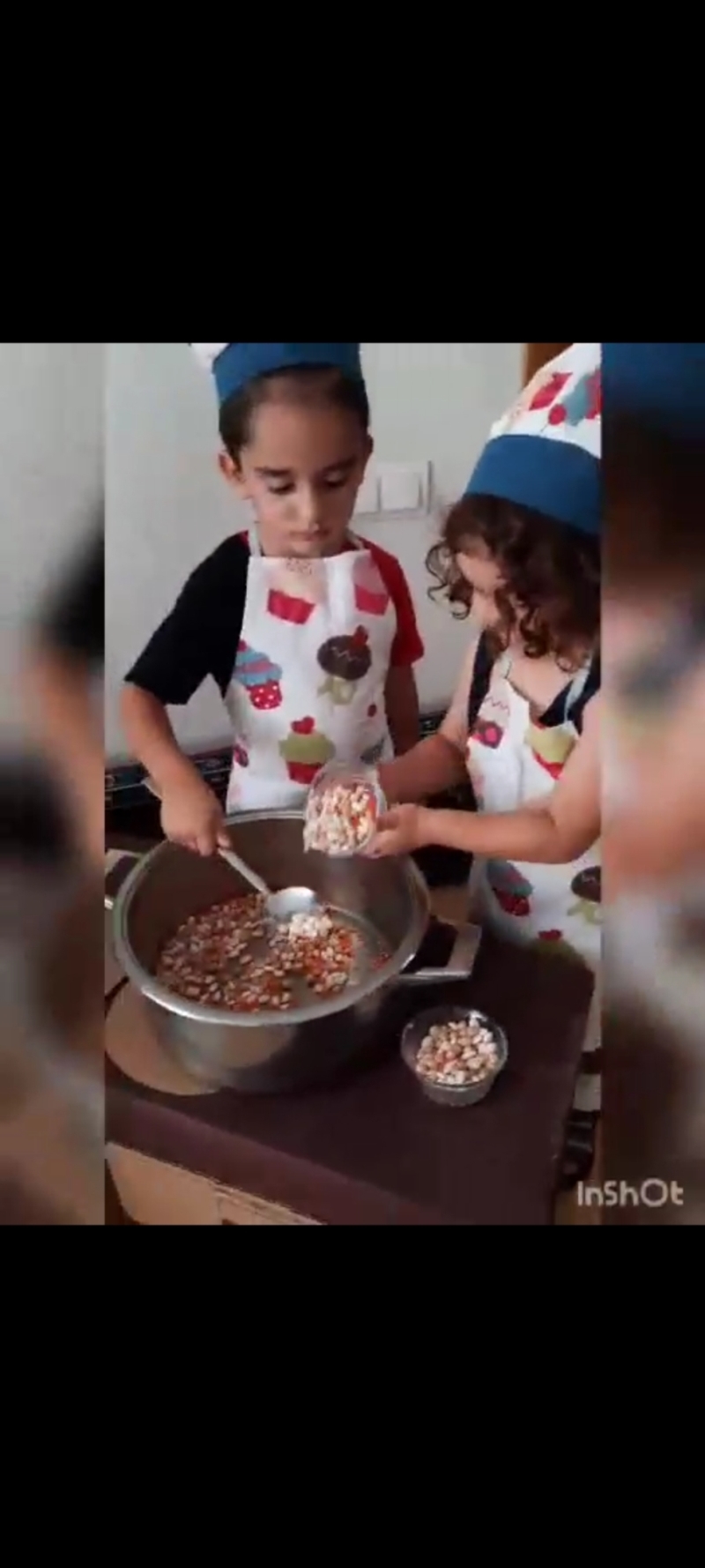 MİNİK ÖĞRENCİLERDEN AŞURE İKRAMI