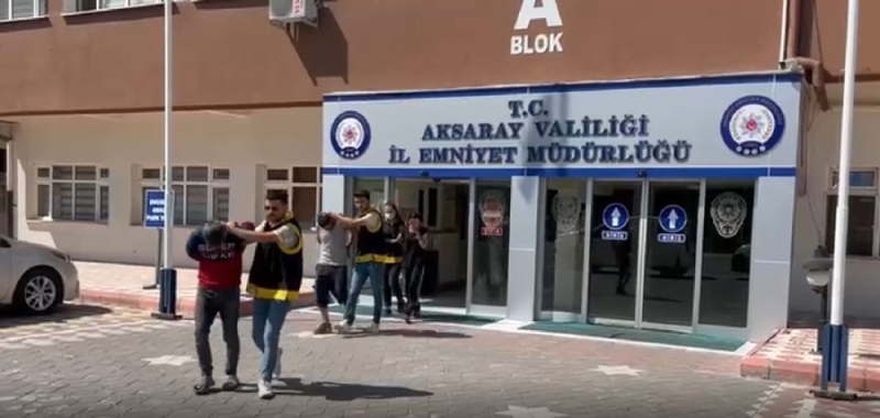 Aksaray polisi çeşitli suçlardan aranan 14 kişi yakaladı