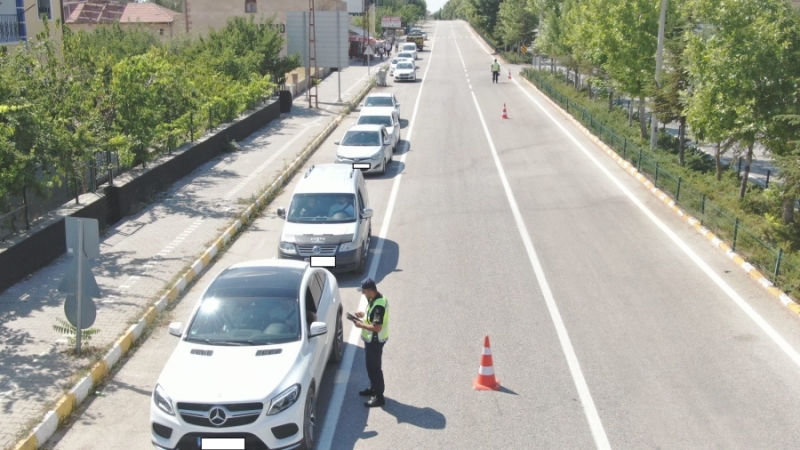 Aksaray jandarması havadan karadan trafik denetimine devam ediyor