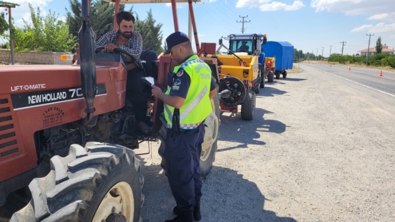 Jandarma Trafik Mevsimlik İşçi Taşıyan Araçları Denetlemeye Devam Ediyor 