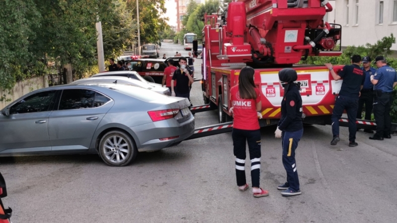 Çocuklarını rehin alan şahıs intihar teşebbüsüne kalkıştı