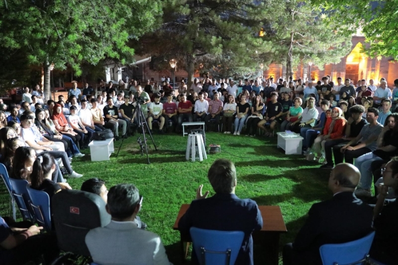 Medeniyet Gölgesinde Gençlerle Söyleyişi