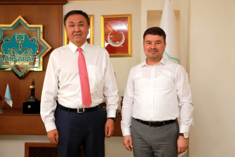 KIRGIZ CUMHURİYETİ BÜYÜKELÇİSİ KUBANIÇBEK ÖMÜRALİYEV, BAŞKAN DİNÇER’İ ZİYARET ETTİ   