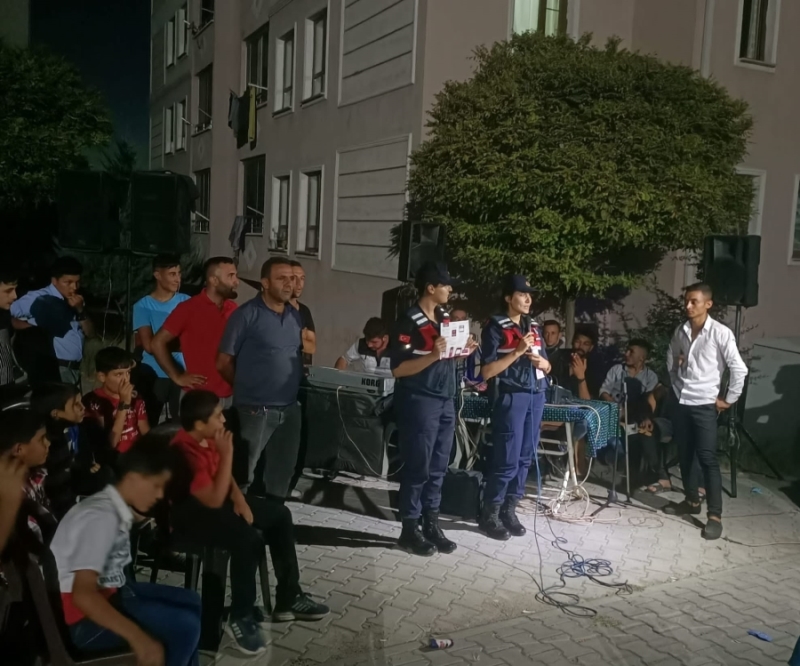 Aksaray Jandarması Kadına Şiddetle Mücadele konusunda bilgilendirmelere devam ediyor 