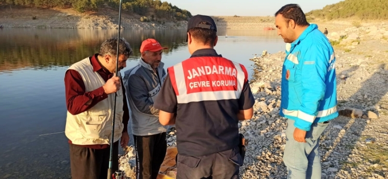 Aksaray Jandarması kaçak balık avcıları