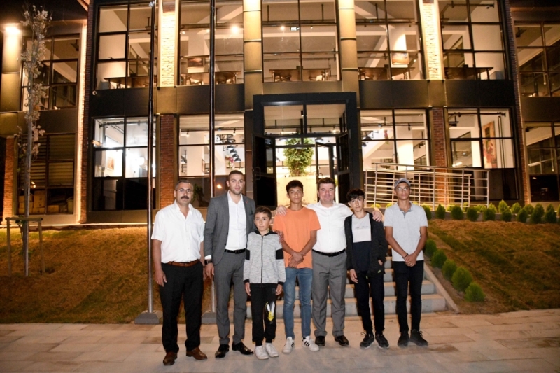 BAŞKAN DİNÇER, TOKİ BÖLGESİNDEKİ KİTAP KONAĞINI İNCELEDİ