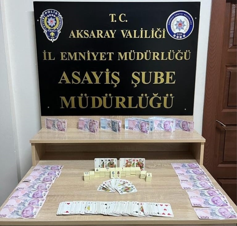 Aksaray Polisi Kumar Oynatılan Kahvehanelere Baskın Yaptı 