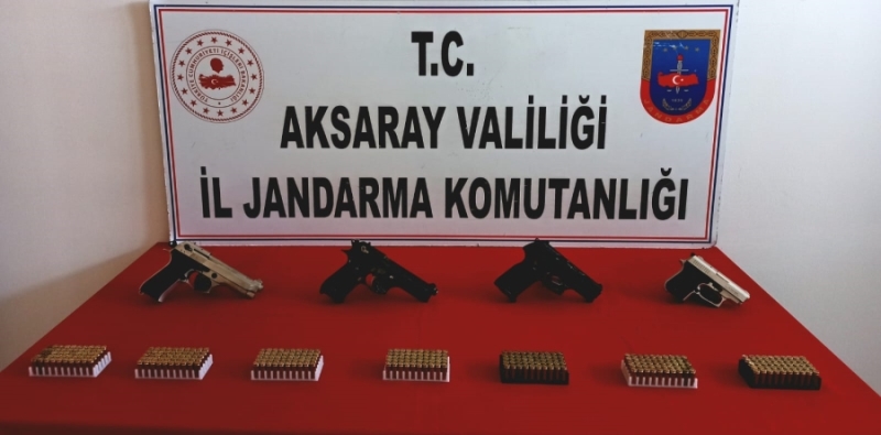 Evlerinde Ruhsatsız Silah Bulunduran ve Sağa Sola Ateş Eden 4 Kişi Yakalandı