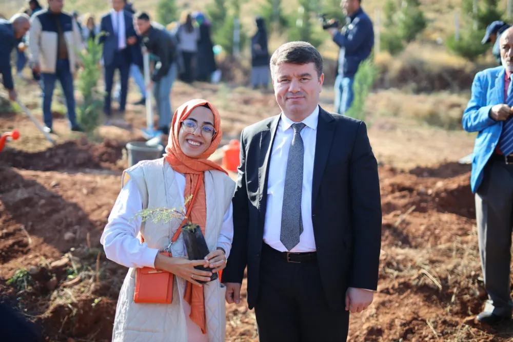 AKSARAY’DA 24 KASIM ÖĞRETMENLER GÜNÜ HATIRA ORMANI’NDA FİDANLAR TOPRAKLA BULUŞTU
