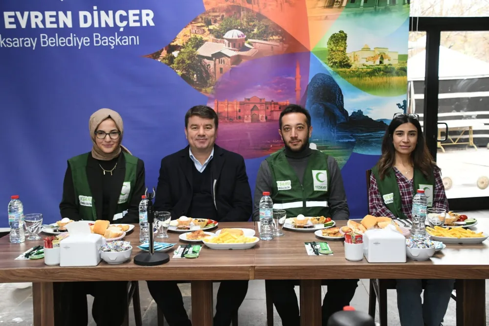 AKSARAY BELEDİYE BAŞKANI DİNÇER’DEN YEŞİLAY GÖNÜLLÜLERİNE KAHVALTI!