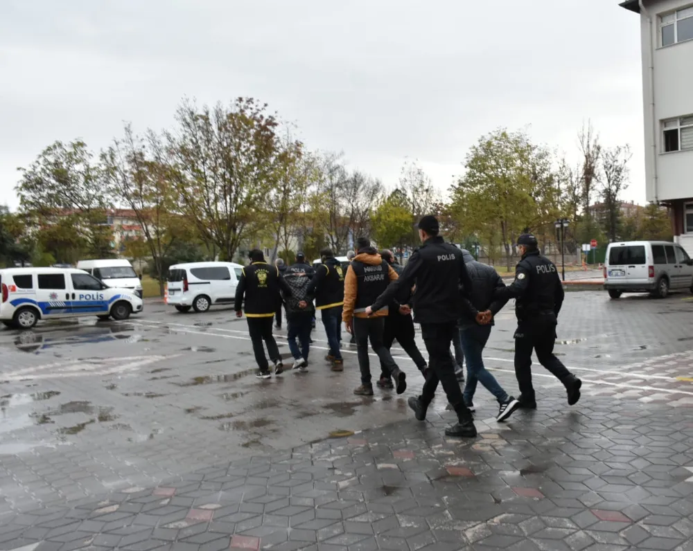     AKSARAY POLİSİ KESİNLEŞMİŞ ÇEŞİTLİ HAPİS CEZALARI OLAN 15 KİŞİYİ YAKALADI!