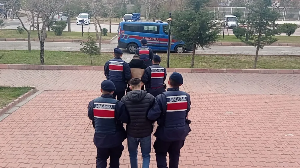 AKSARAY JANDARMASI ÇELİK KASADAN PARA VE KAMERA KAYITLARINI ÇALANLANLARI YAKALADI!