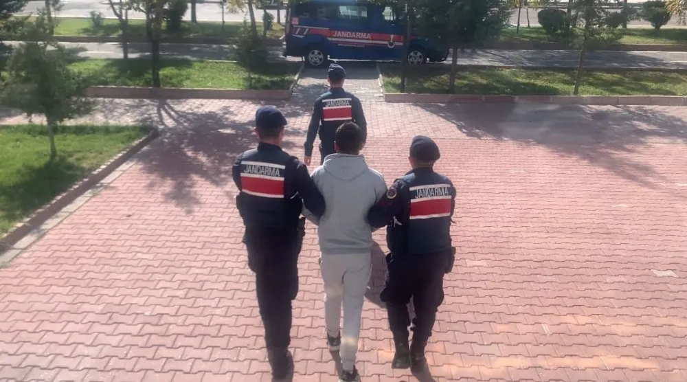 JANDARMA 13.5 YIL HAPİS CEZASI BULUNAN HÜKÜMLÜYÜ YAKALADI