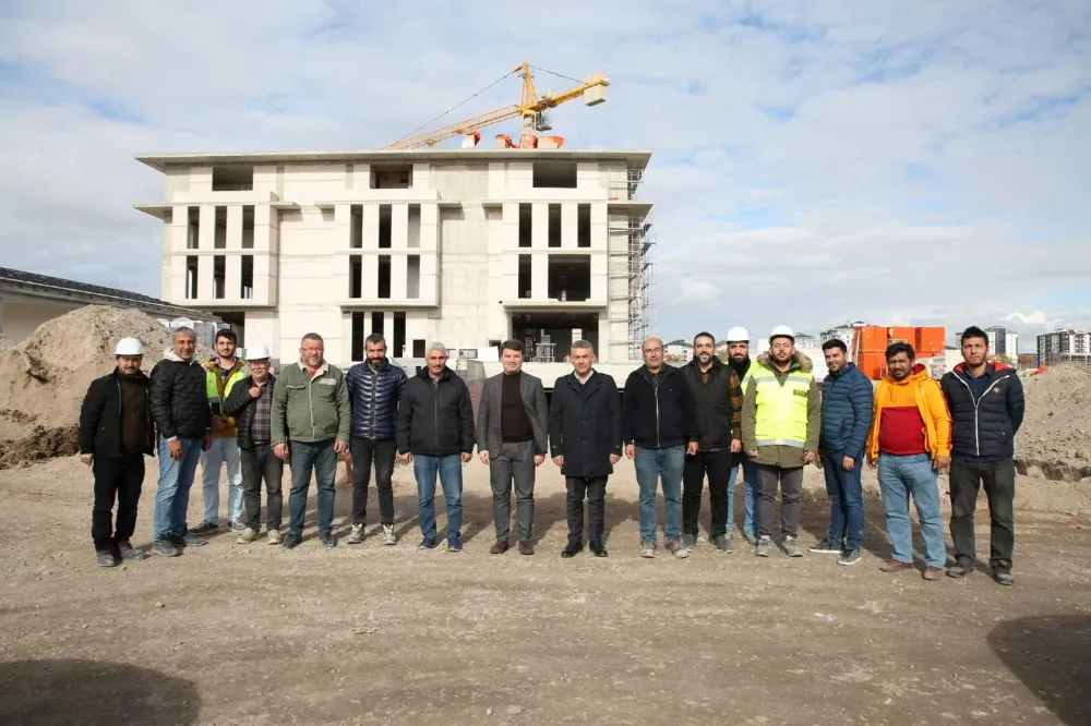 AKSARAY BELEDİYESİNİN YENİ HİZMET BİNASININ KABA İNŞATI TAMAMLANDI