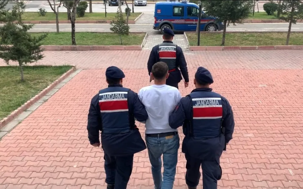 HIRSIZLIK SUÇUNDAN 15 YIL 9 AY KESİNLEŞMİŞ CEZASI OLANI JANDARMA YAKALADI!