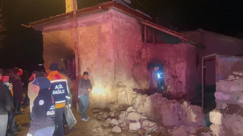 GECE ÇIKAN YANGINDA YAŞLI BİR KADIN VEFAT ETTİ