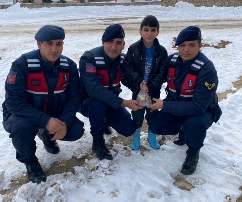 Küçük bedende büyük yürek deprem bölgesine yardım etti