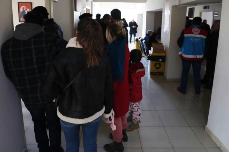 Aksaray Sosyal Yardımlaşma ve Dayanışma Vakfı aracılığıyla depremzedelerin bütün ihtiyaçları karşılanıyor.  