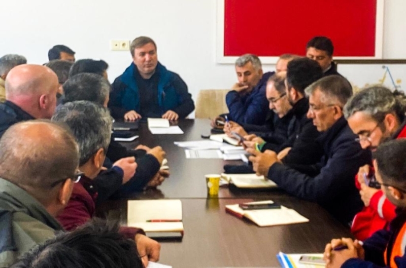 Aksaray’dan 64 araçlık iş makinası Elbistan’a ulaştı. 