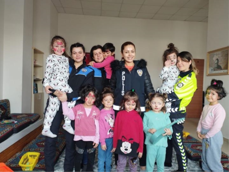 Toplum Destekli Polislerimiz Depremzede Çocuklara Etkinlik Yapmaya Devam Ediyor
