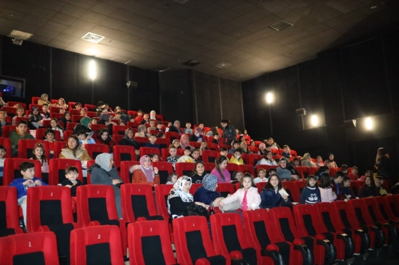 Başkan Dinçer’in Karne Hediyesi Öğrencileri Memnun Etti 