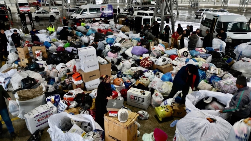 Aksaray’dan deprem bölgesine yardımlar çığ gibi büyüyor