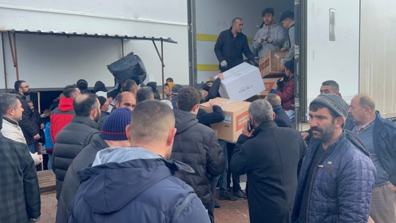 Aksaray’ın Dört Bir Yanından Deprem Bölgesine Yardım Gönderiliyor