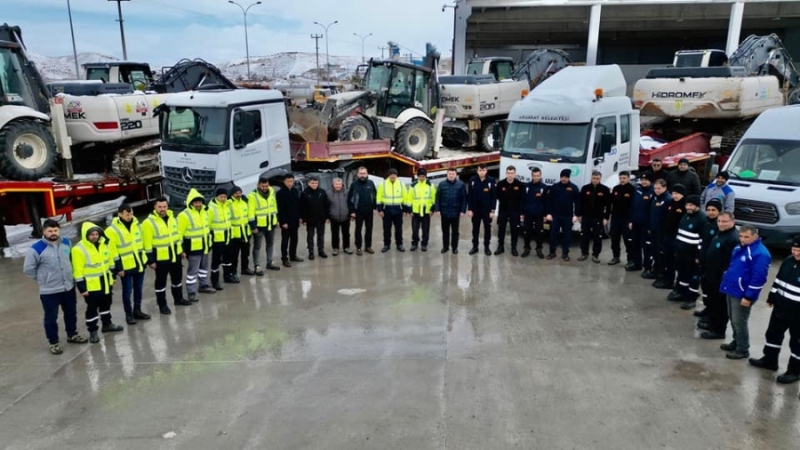 Aksaray Belediyesi 11 Araç Ve 68 Personelle Deprem Bölgesinde