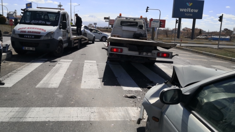 Hatay’dan gelen depremzede aile kaza yaptı: 4 yaralı