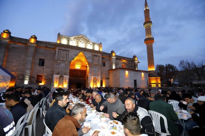 İlk İftarda Belediye İftar Çadırına İlgi Büyüktü 